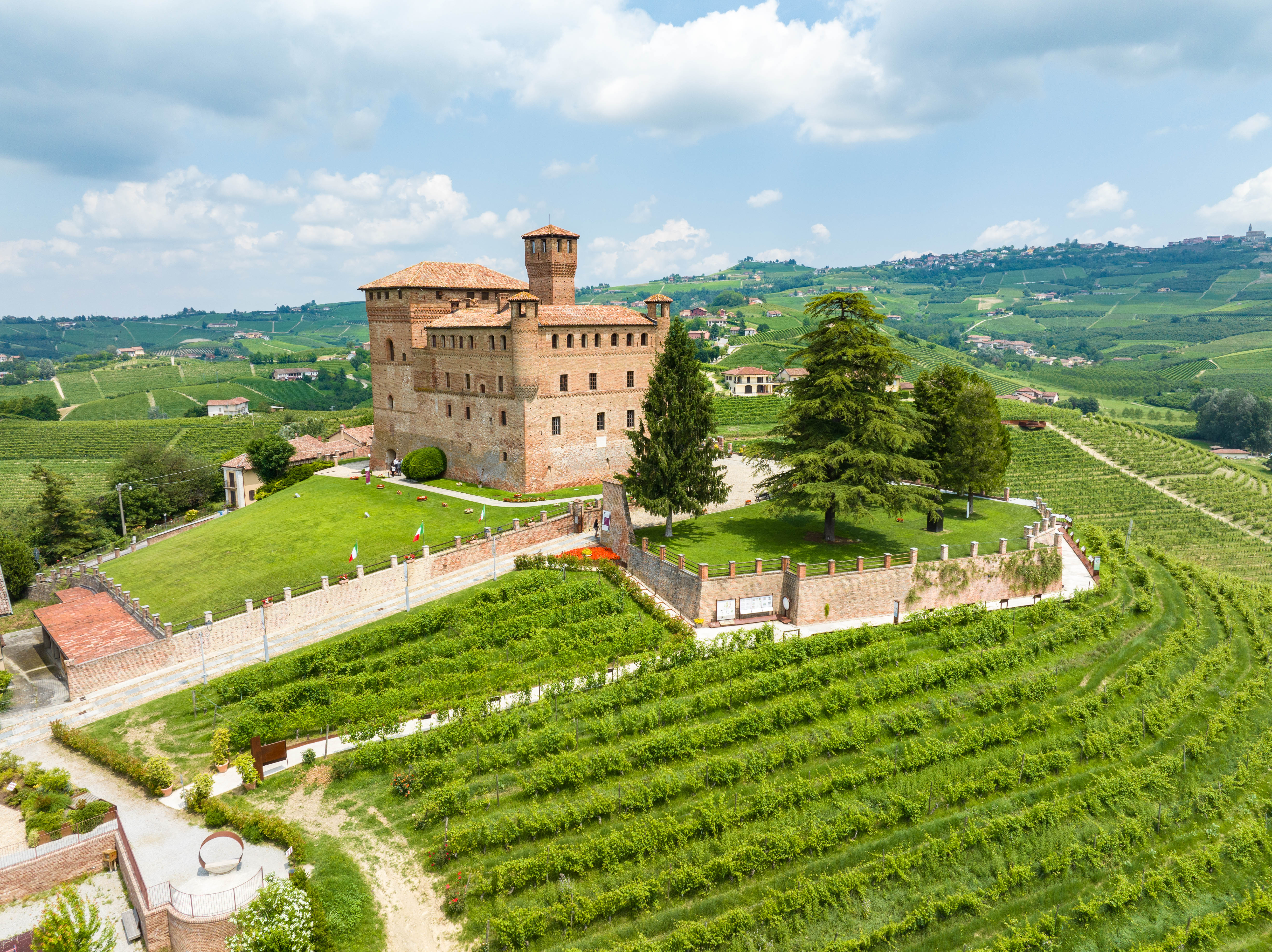 Barolo en Primeur 2026: torna l’asta solidale da record al Castello di Grinzane Cavour