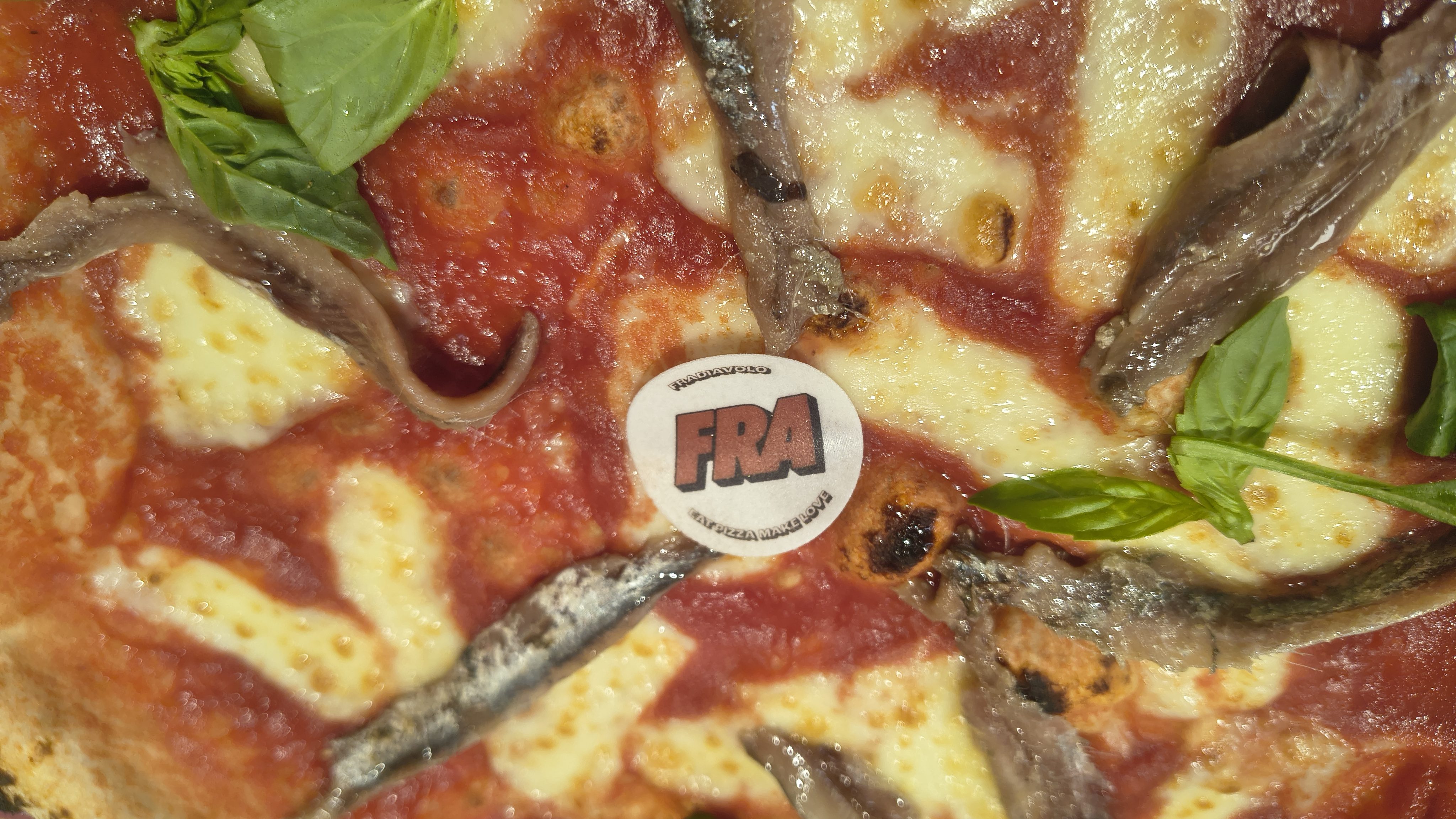 Generazione pizza: come Fradiavolo ha conquistato i giovani trasformando il piatto simbolo in un’icona pop